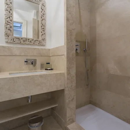 לינה וארוחת בוקר Casa Montani 3*